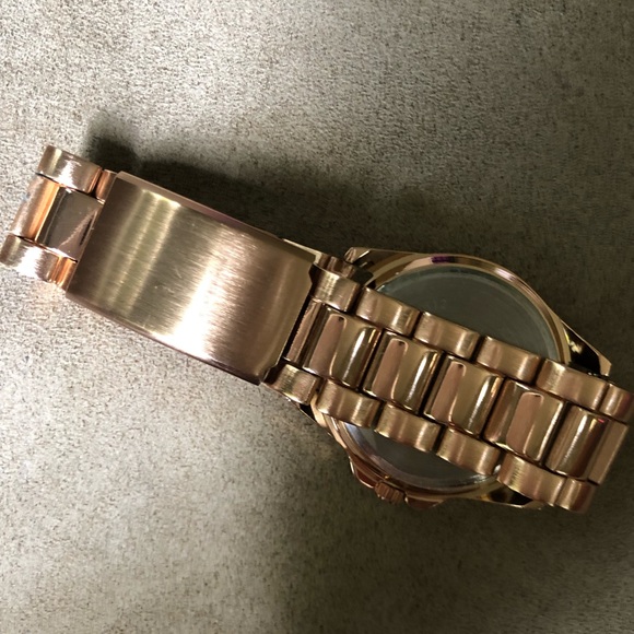 Rose gold watch - Picture 2 of 2